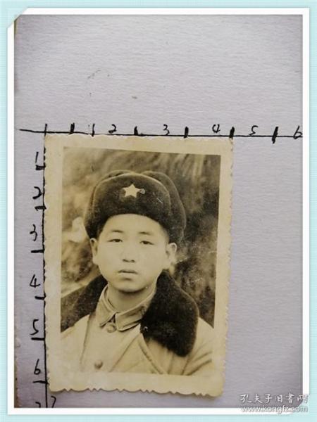 黑色背景军帽图片,军魂风采瞬间展现