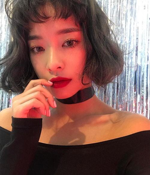 网红短头发女,网红短发的时尚演绎