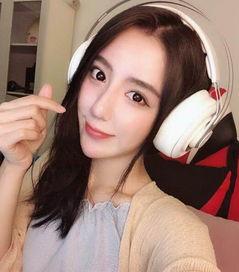 女主播玩手机震动斗鱼,斗鱼直播平台成焦点